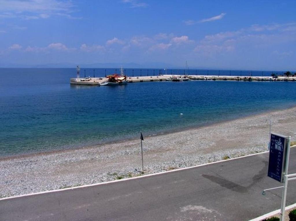 Apollon Hotel Tirós Buitenkant foto