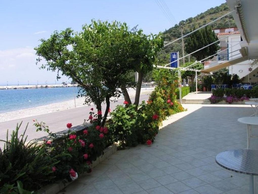 Apollon Hotel Tirós Buitenkant foto