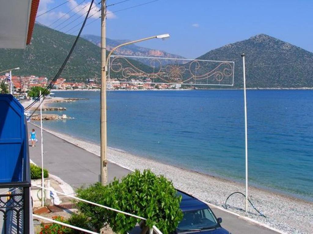 Apollon Hotel Tirós Buitenkant foto